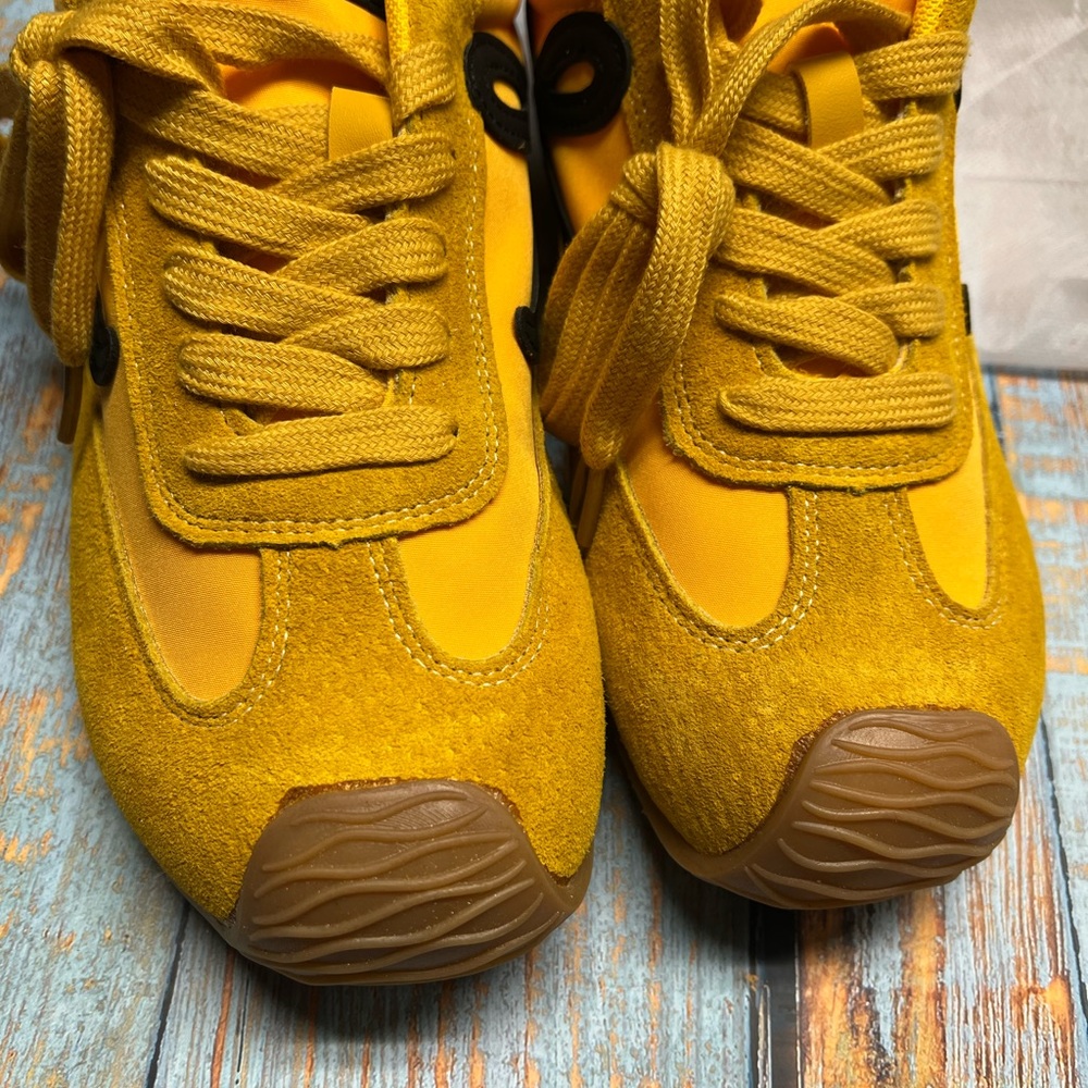 Sneakers - Picture 4 of 6